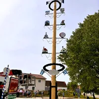 2024-05-01-MaIbaum aufstellen-01.jpg