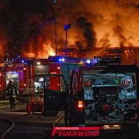 2018-08-22-Großbrand-Maschinenhalle-01.jpg