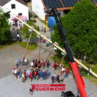 2024-05-01-MaIbaum aufstellen-02.JPG